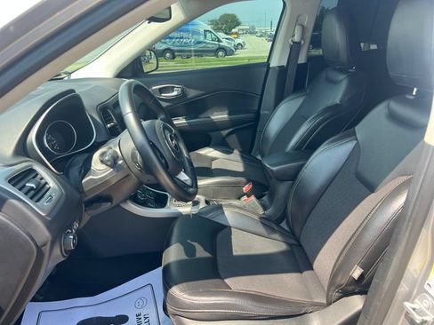 Used 2019 Jeep Compass Latitude AWD/4WD image 28