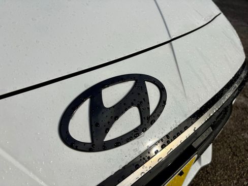Used 2025 Hyundai Elantra Limited FWD image 9