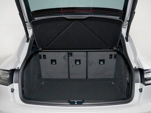 New 2026 Porsche Macan GTS image 14