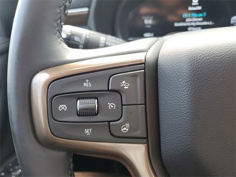 Used 2024 Chevrolet Suburban High Country image 11