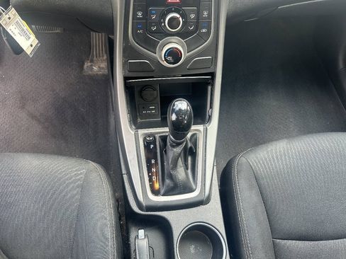 Used 2015 Hyundai Elantra SE w/ Option Group 03 FWD image 13