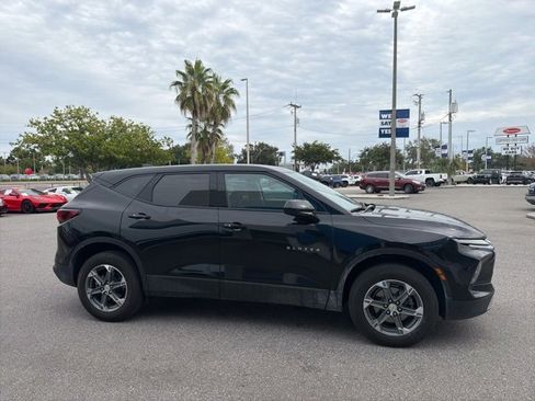 Used 2023 Chevrolet Blazer LT image 2