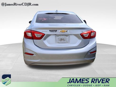 Used 2018 Chevrolet Cruze LT FWD image 18