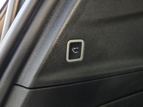 New 2025 Chrysler Voyager LX image 16