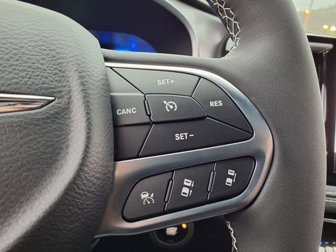 New 2026 Chrysler Pacifica Select FWD image 11