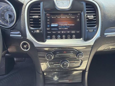 Used 2022 Chrysler 300 Touring L RWD image 28
