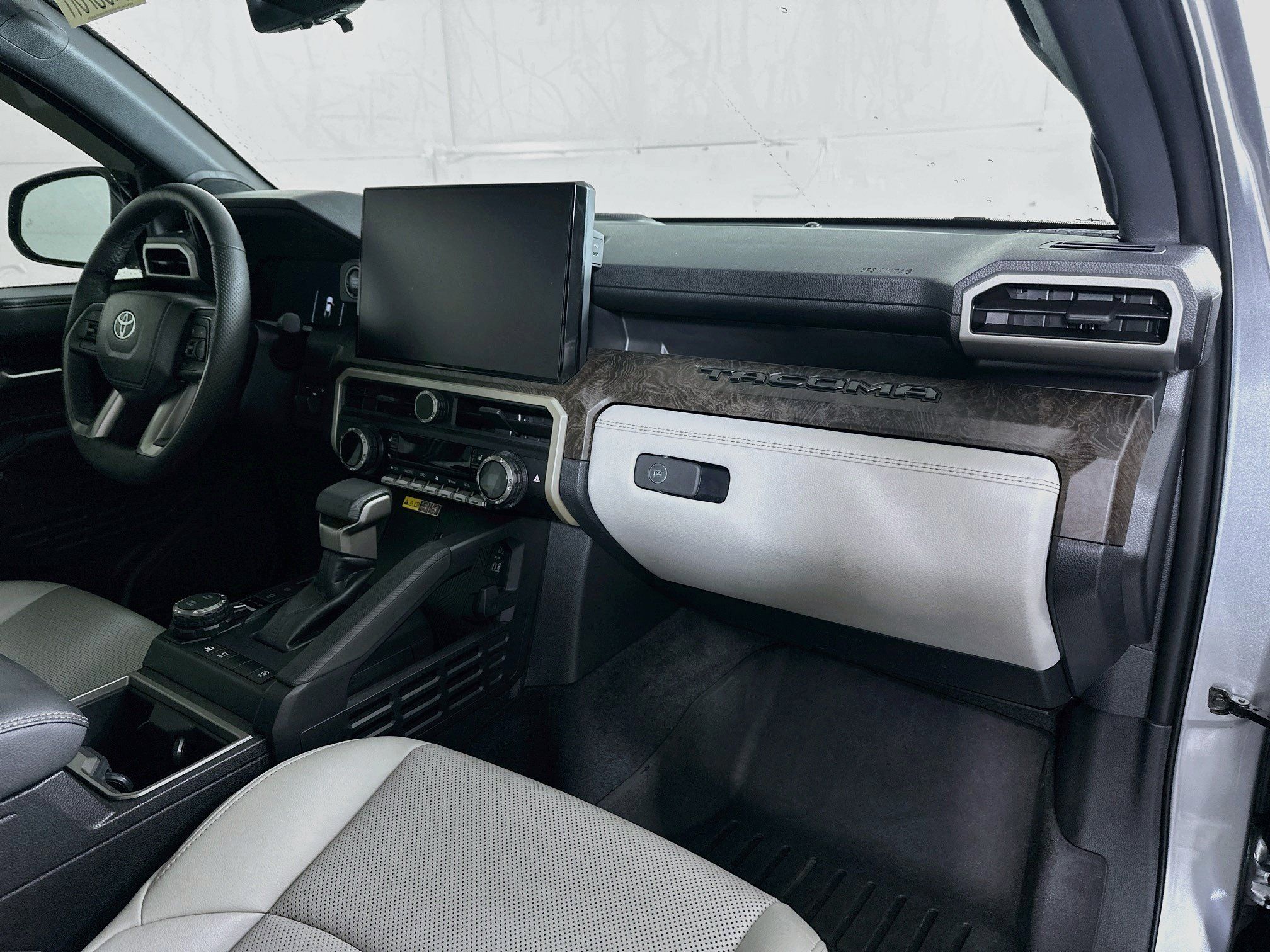Used 2024 Toyota Tacoma Limited w/ Limited Package (LT) AWD/4WD image 27