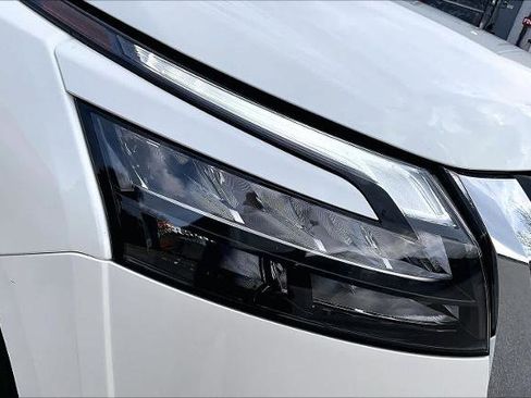 Certified 2024 Nissan Pathfinder SV image 26