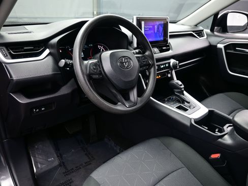 Used 2025 Toyota RAV4 XLE AWD/4WD image 13
