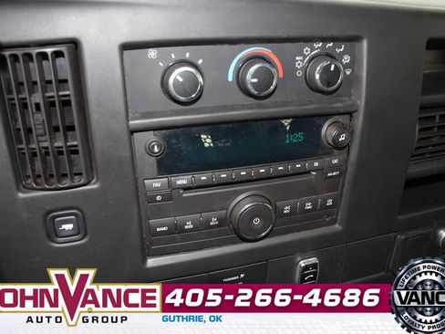Used 2017 GMC Savana 2500 image 30