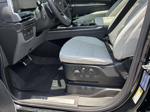 New 2026 Cadillac Escalade ESV V AWD/4WD image 21