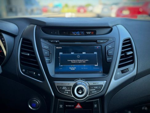 Used 2016 Hyundai Elantra Limited w/ Option Group 04 FWD image 15