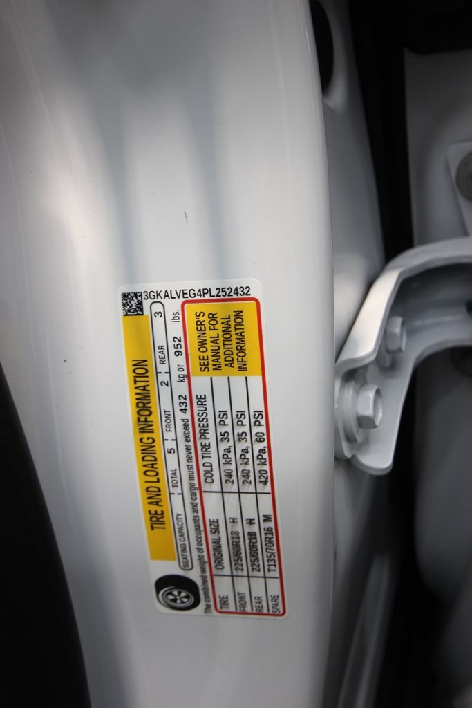 Used 2023 GMC Terrain SLT AWD/4WD image 31