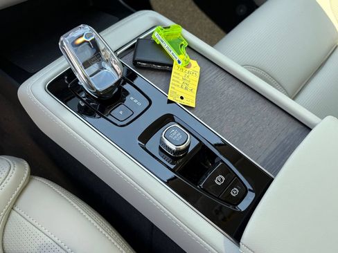 New 2026 Volvo XC90 B6 Ultra w/ Lounge Package AWD/4WD image 13