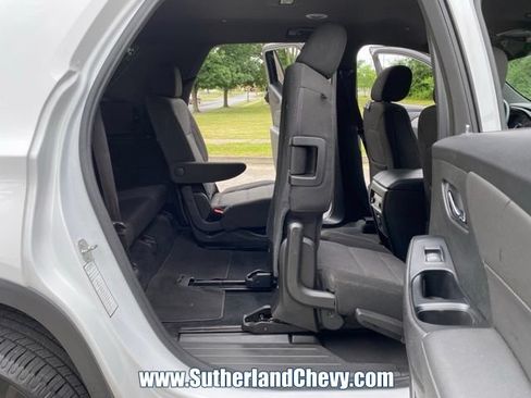 Used 2023 Chevrolet Traverse LT FWD image 37