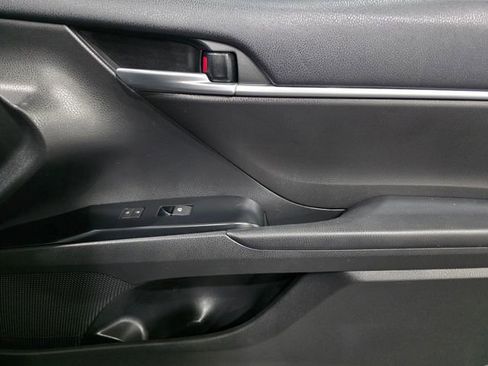Used 2020 Toyota Camry SE FWD image 13