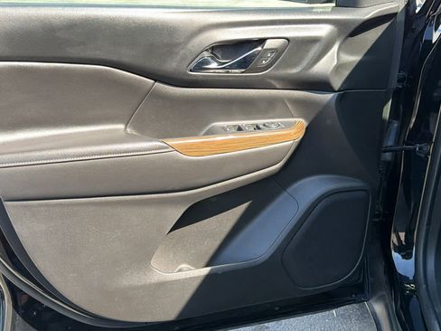 Used 2018 GMC Acadia SLE FWD image 23