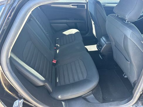 Used 2019 Ford Fusion SE FWD image 15