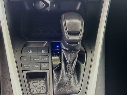 Certified 2020 Toyota RAV4 XLE image 17