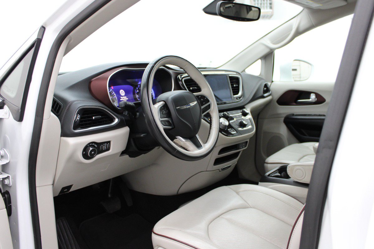 Used 2020 Chrysler Pacifica Limited FWD image 7