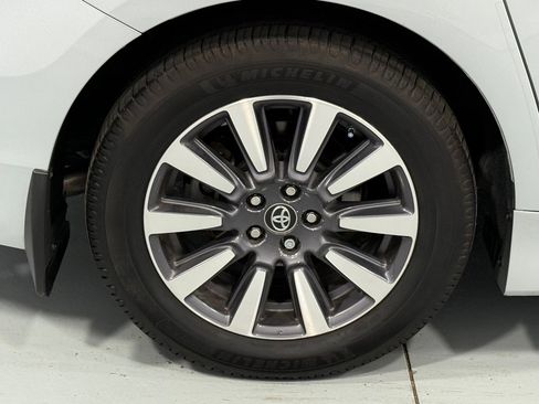 Used 2020 Toyota Sienna Limited Premium image 29