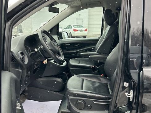 Used 2018 Mercedes-Benz Metris Passenger image 21