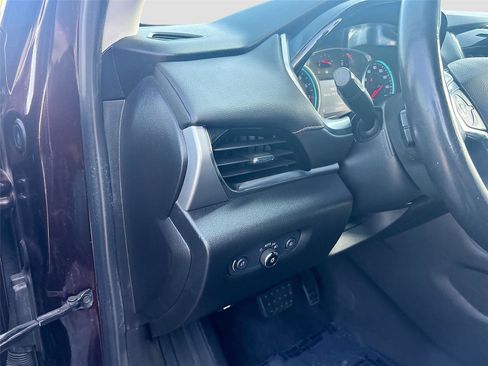 Used 2020 Chevrolet Traverse LT image 11