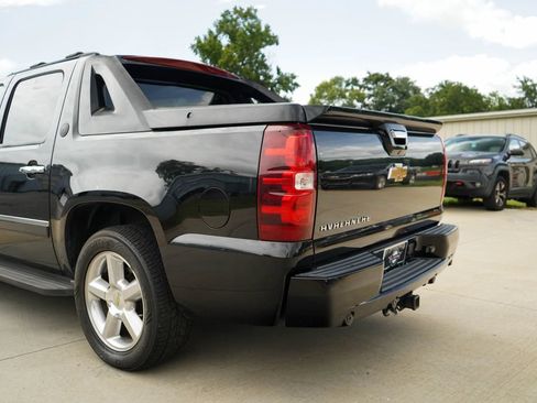Used 2013 Chevrolet Avalanche LTZ RWD image 21