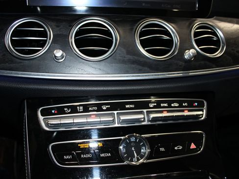 Used 2017 Mercedes-Benz E 300 w/ Premium 1 Package image 31