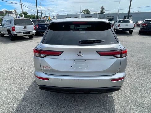 Used 2022 Mitsubishi Outlander ES AWD/4WD image 6