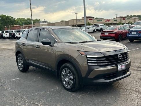 Used 2025 Nissan Kicks S AWD/4WD image 3