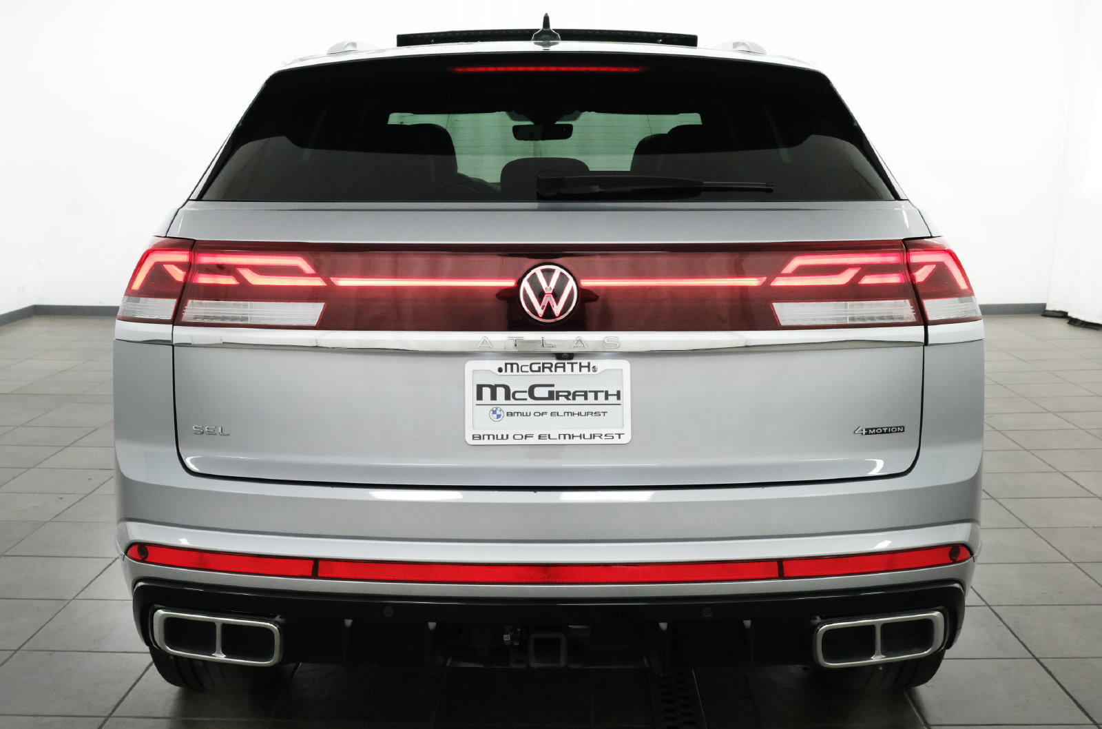 Used 2024 Volkswagen Atlas Cross Sport SEL R-Line AWD/4WD image 5