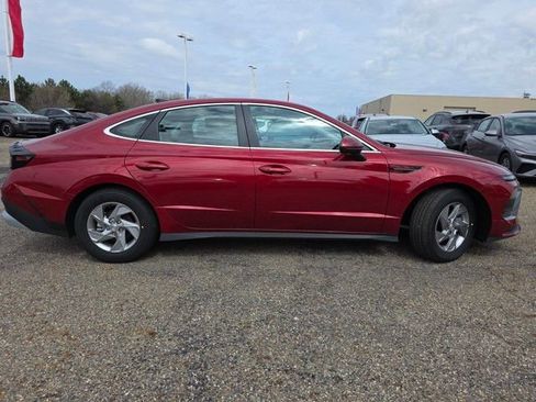 Used 2025 Hyundai Sonata SE image 13