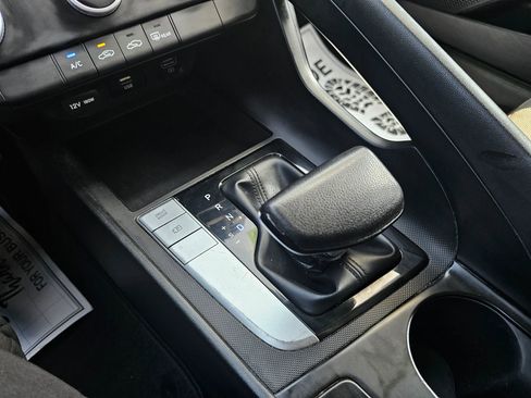 Used 2023 Hyundai Elantra SE image 25
