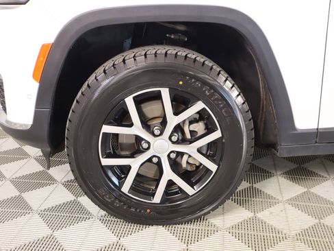 Used 2024 Jeep Grand Cherokee L Limited w/ Luxury Tech Group II image 20