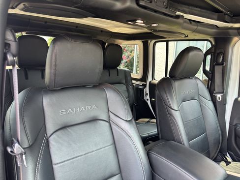 Used 2023 Jeep Wrangler Unlimited Sahara AWD/4WD image 12