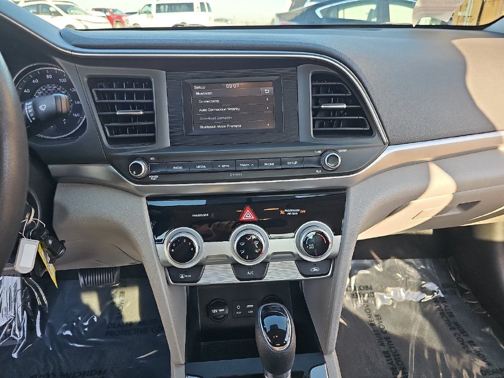 Used 2019 Hyundai Elantra SE FWD image 19
