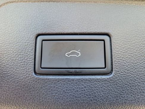 Certified 2024 Volkswagen Atlas SE FWD image 8