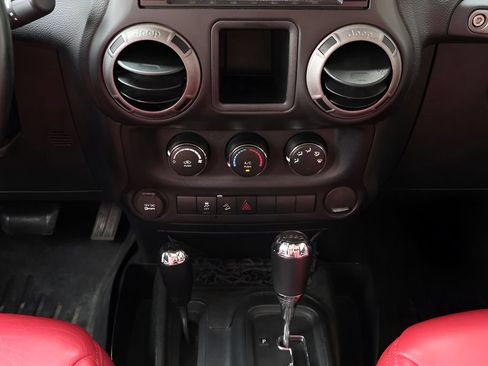 Used 2016 Jeep Wrangler Unlimited Sport w/ Connectivity Group AWD/4WD image 23