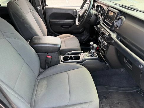 Used 2022 Jeep Gladiator Sport AWD/4WD image 16