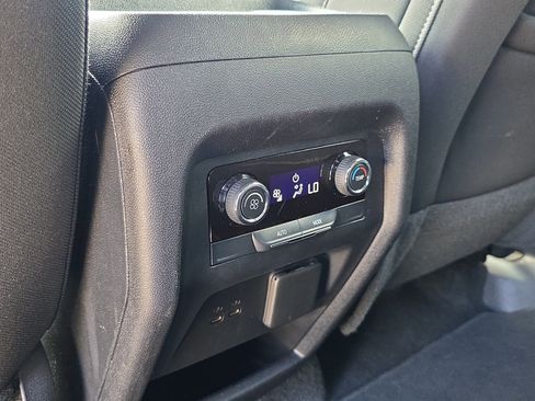 Used 2024 Chevrolet Traverse LT image 19