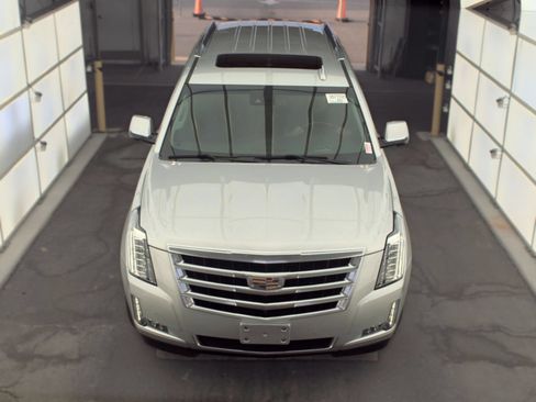 Used 2016 Cadillac Escalade Luxury AWD/4WD image 6
