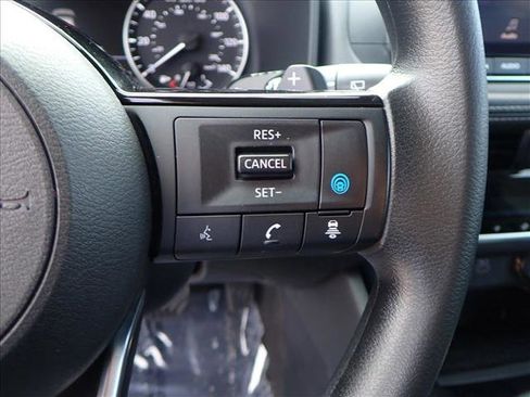 Used 2022 Nissan Rogue SV image 15