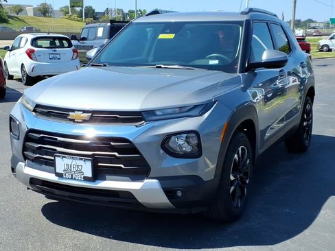 Used 2023 Chevrolet TrailBlazer LT w/ Convenience Package AWD/4WD image 2