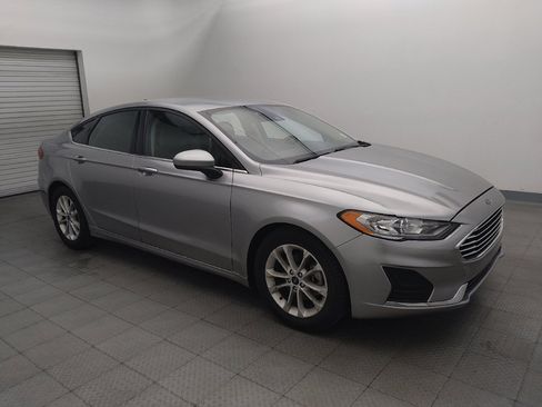 Used 2020 Ford Fusion SE FWD image 11