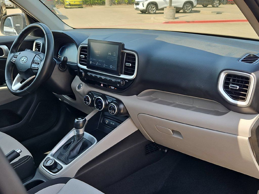 Used 2025 Hyundai Venue SEL FWD image 32