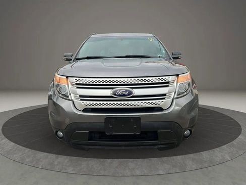 Used 2014 Ford Explorer XLT image 2