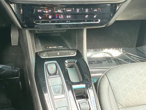 Used 2023 Chevrolet Bolt LT w/ Infotainment Package FWD image 17