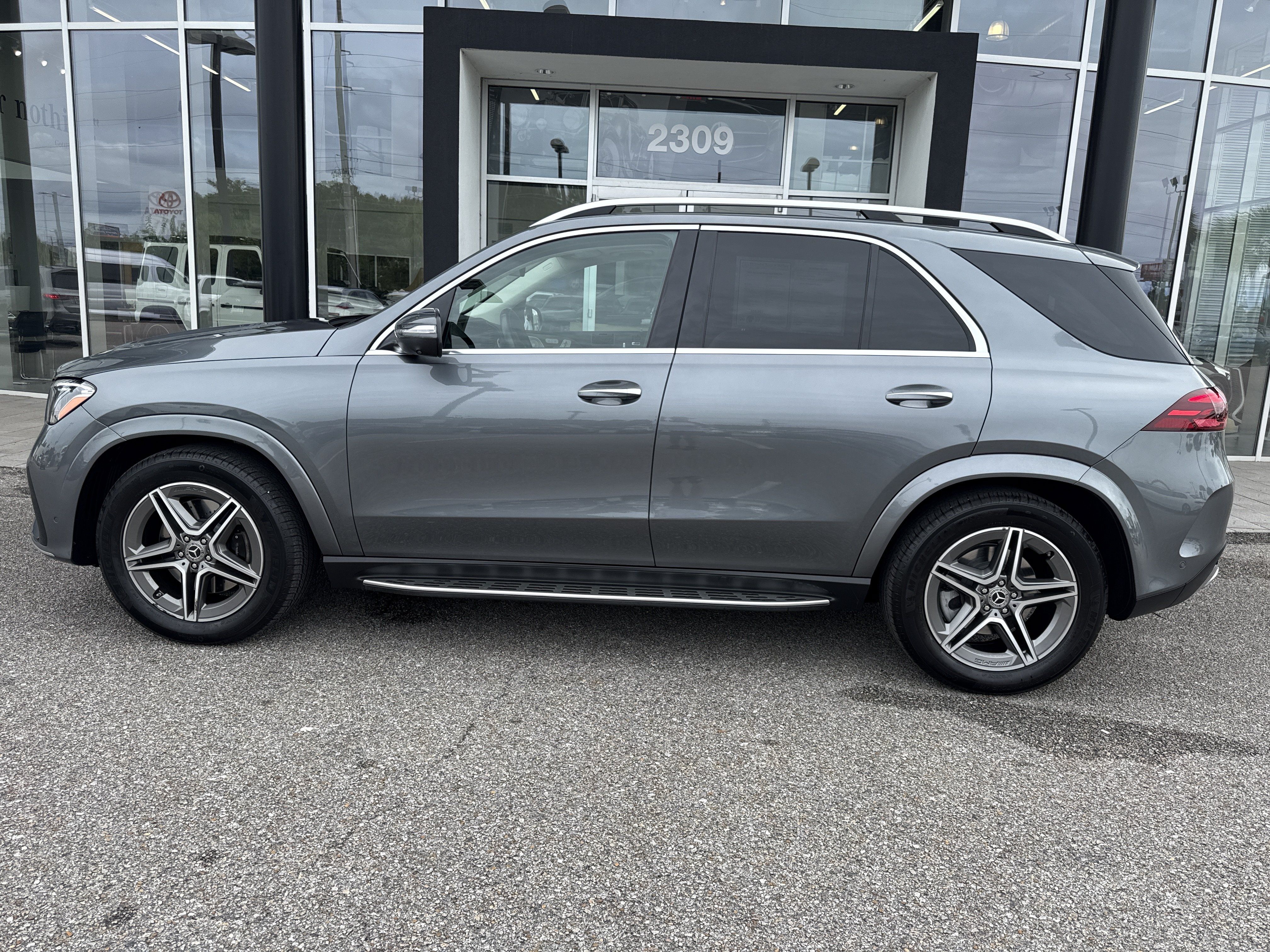 Used 2024 Mercedes-Benz GLE 350 4MATIC image 1