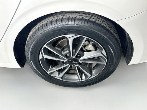 Used 2024 Kia Forte LXS image 11